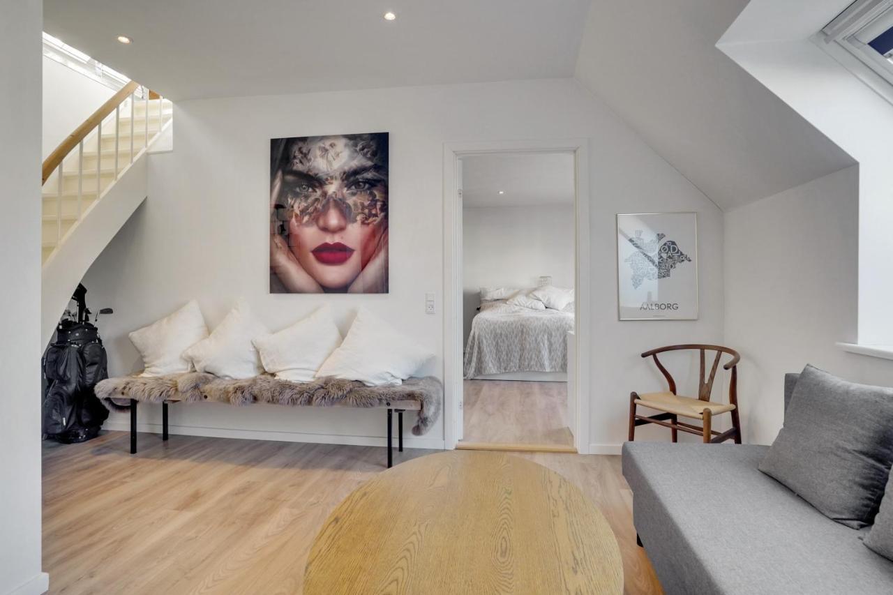 Bath Tub Penthouse In The City آلبورغ المظهر الخارجي الصورة